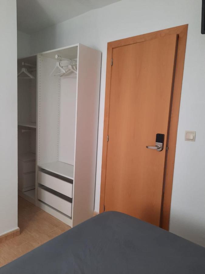 Single Room In My Apartment At The Beach Valencia Exterior foto